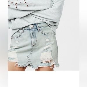 Express Straight Mini Mid Rise Distressed Lt. Wash Jean Skirt. Like New!